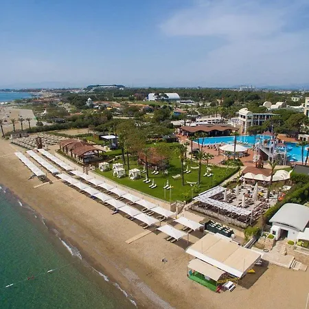 River Club 5*