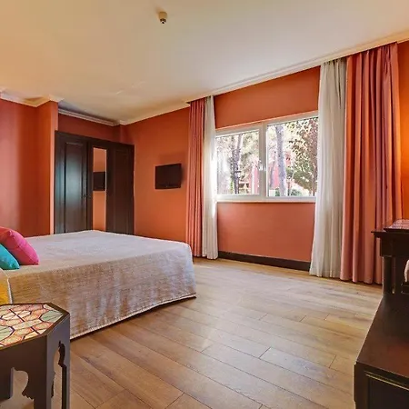 River Club Hotel 5*
